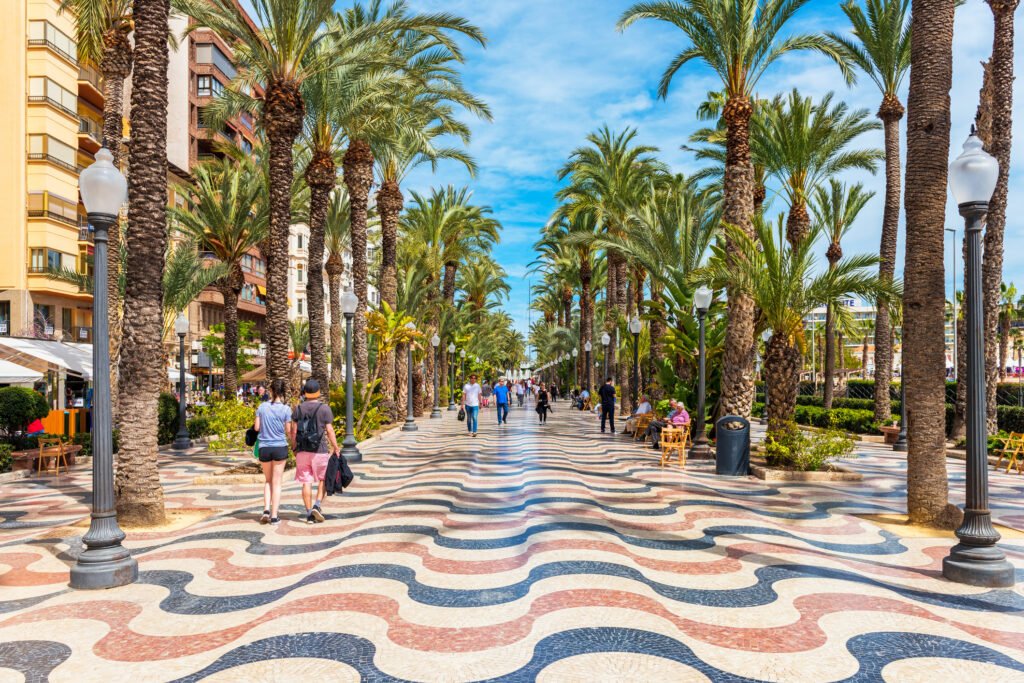 el paseo de alicante playa terreta explanada